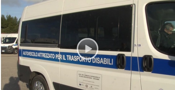 Dalla Regione un nuovo minibus da 9 posti e una macchina operatrice per il Comune di Tortol