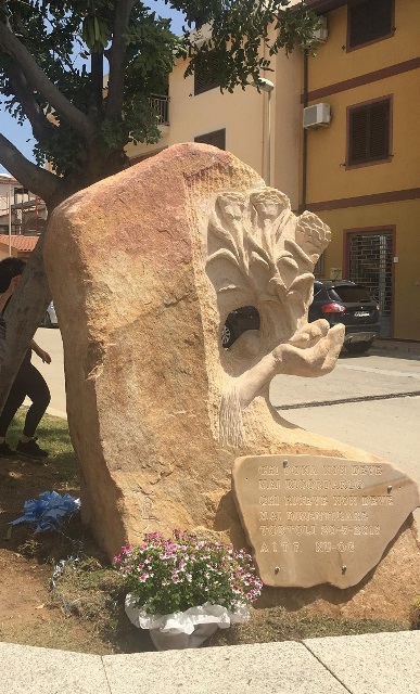 Tortolì ha la sua scultura in onore dei donatori